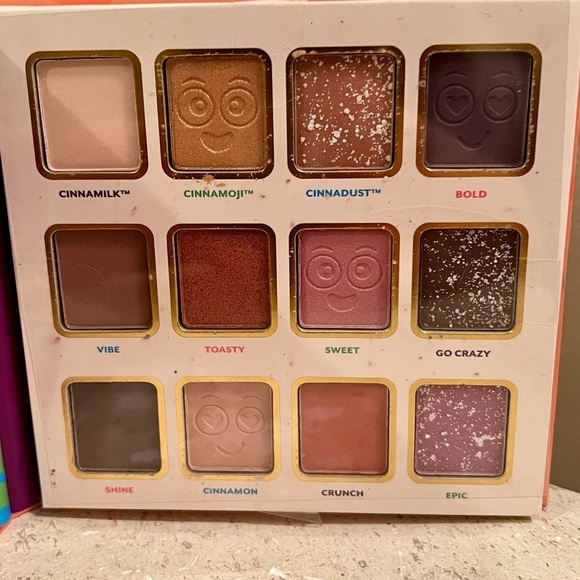 Taste beauty cinnamon toast crunch eyeshadow palette - Picture 3 of 5